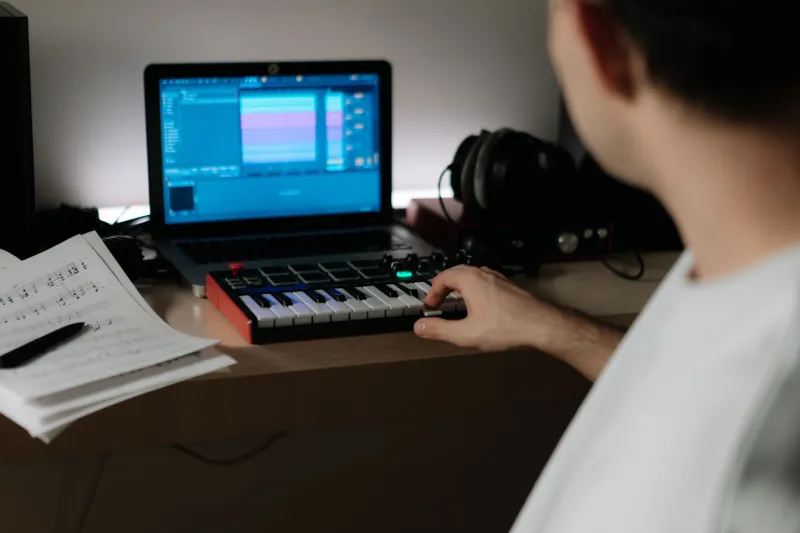 No Hook, No Chorus, No Problem: Meet the Bedroom Producers Composing the Music of Unborn Dreams